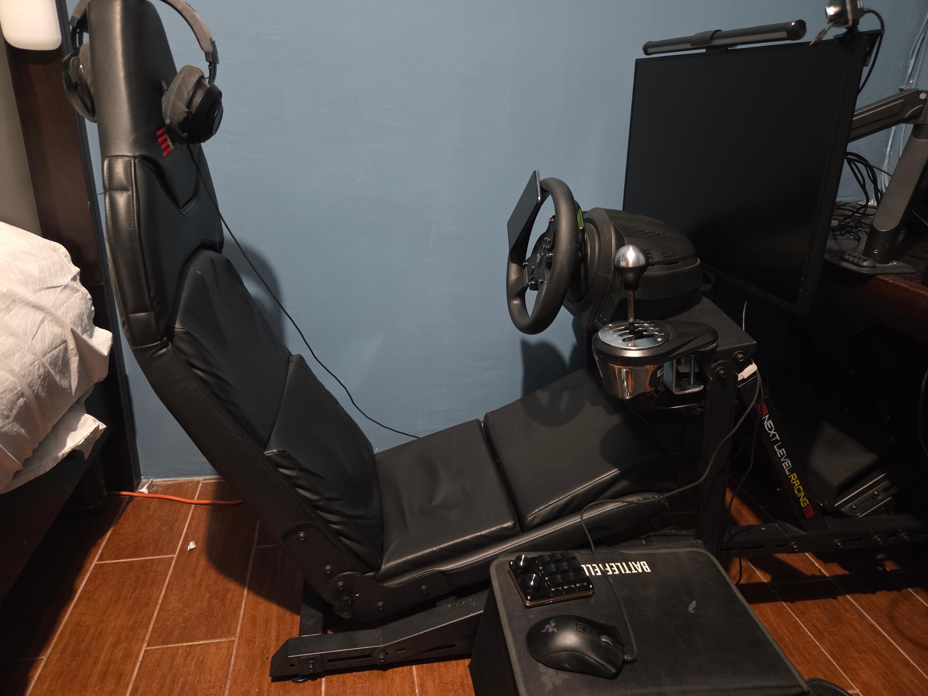 My first race seat, right now I plan to exchange my T300RS for an moza R12 because my T300 is dying, hopefully everything will be fine.