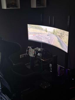 GT Omega Prime Lite with Interia Bucket seat